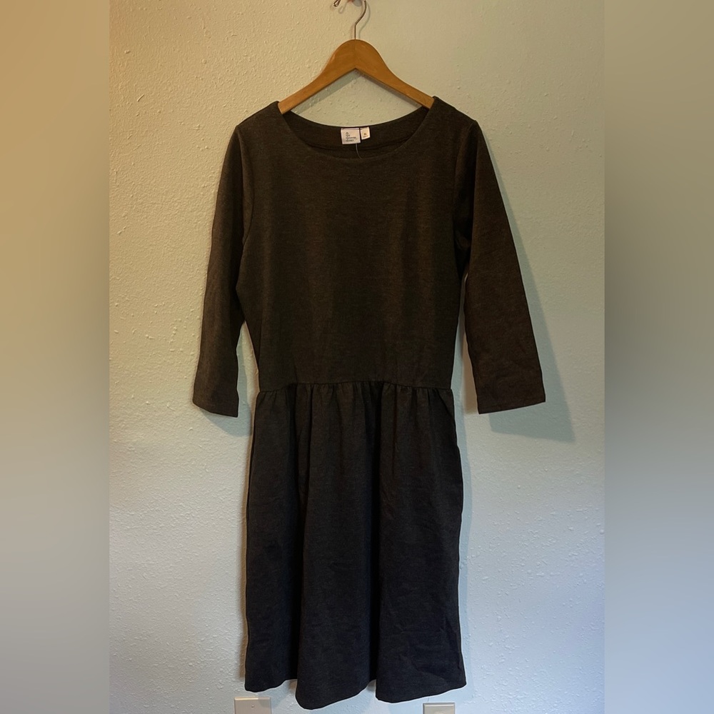 Women’s NWT dark gray long sleeve dress with pockets  size XL